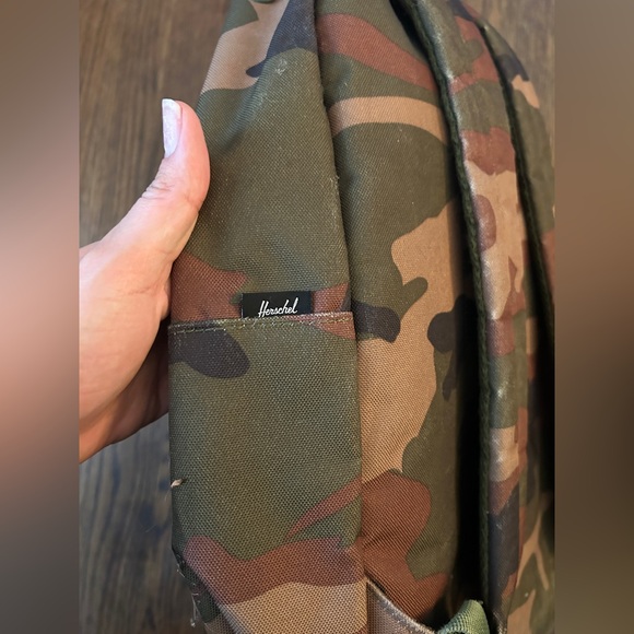 Herschel Supply Co Camo Backpack- SEE PICS - Picture 5 of 5